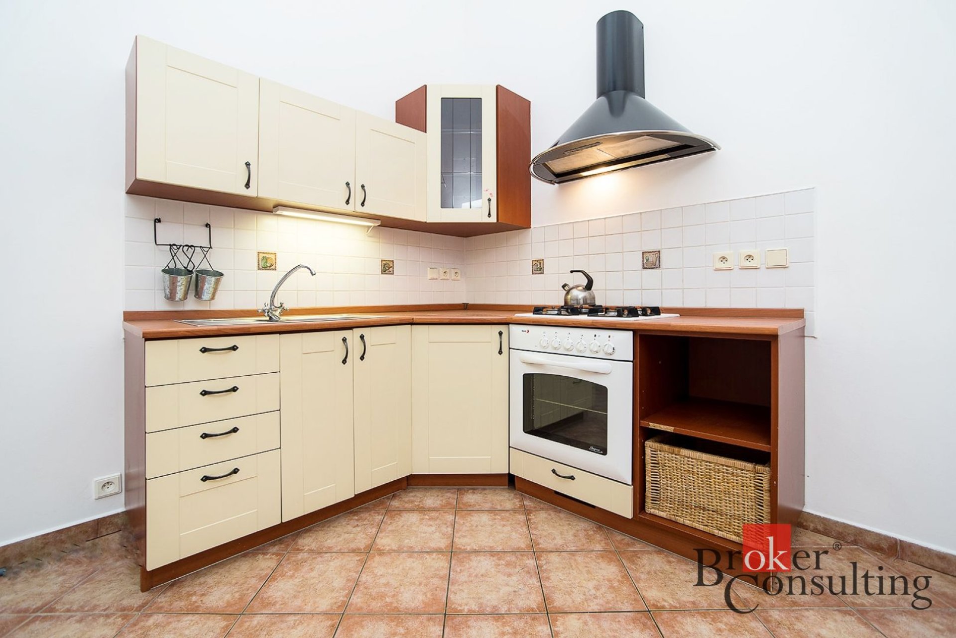 Zajímavý byt 3+1,102 m2 se zasklenou terasou, v Praze na Letné