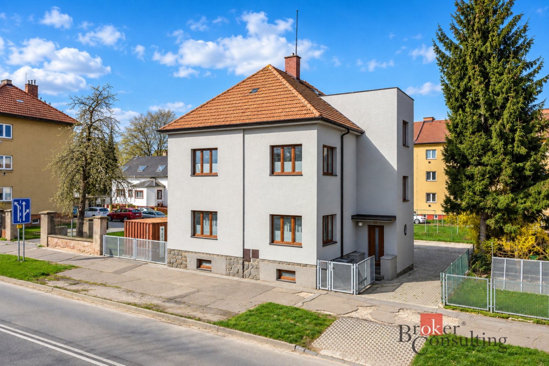 Prodej nemovitosti, 2x byt 3+1, vhodné na komerci nebo bydlení, pozemek 540 m2, Chrudim