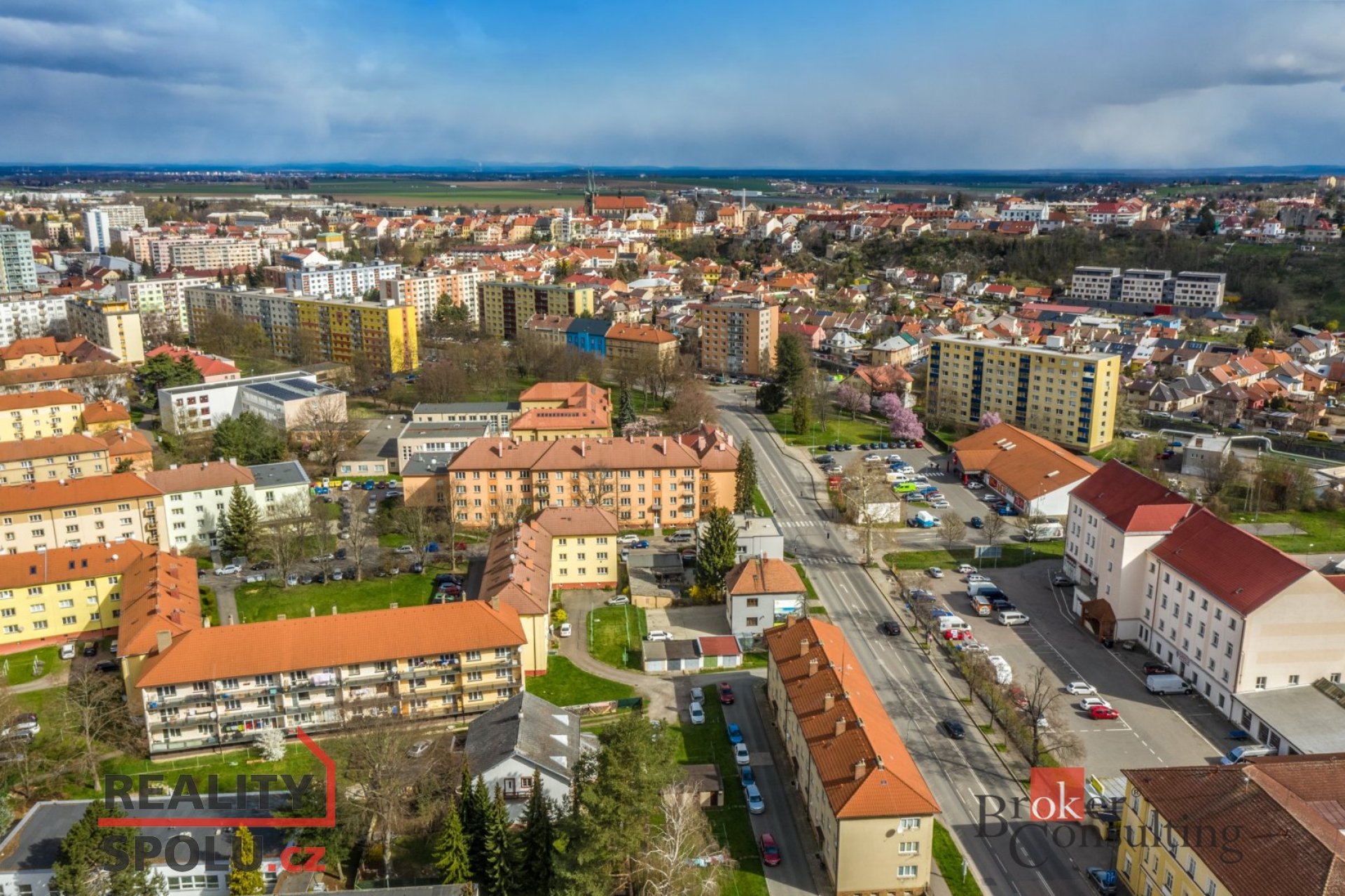 Prodej nemovitosti, 2x byt 3+1, vhodné na komerci nebo bydlení, pozemek 540 m2, Chrudim