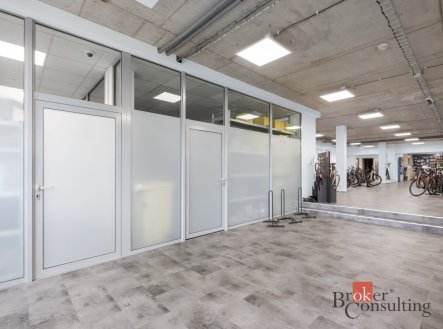 Pronájem komerčního objektu, jiný, 611 m²