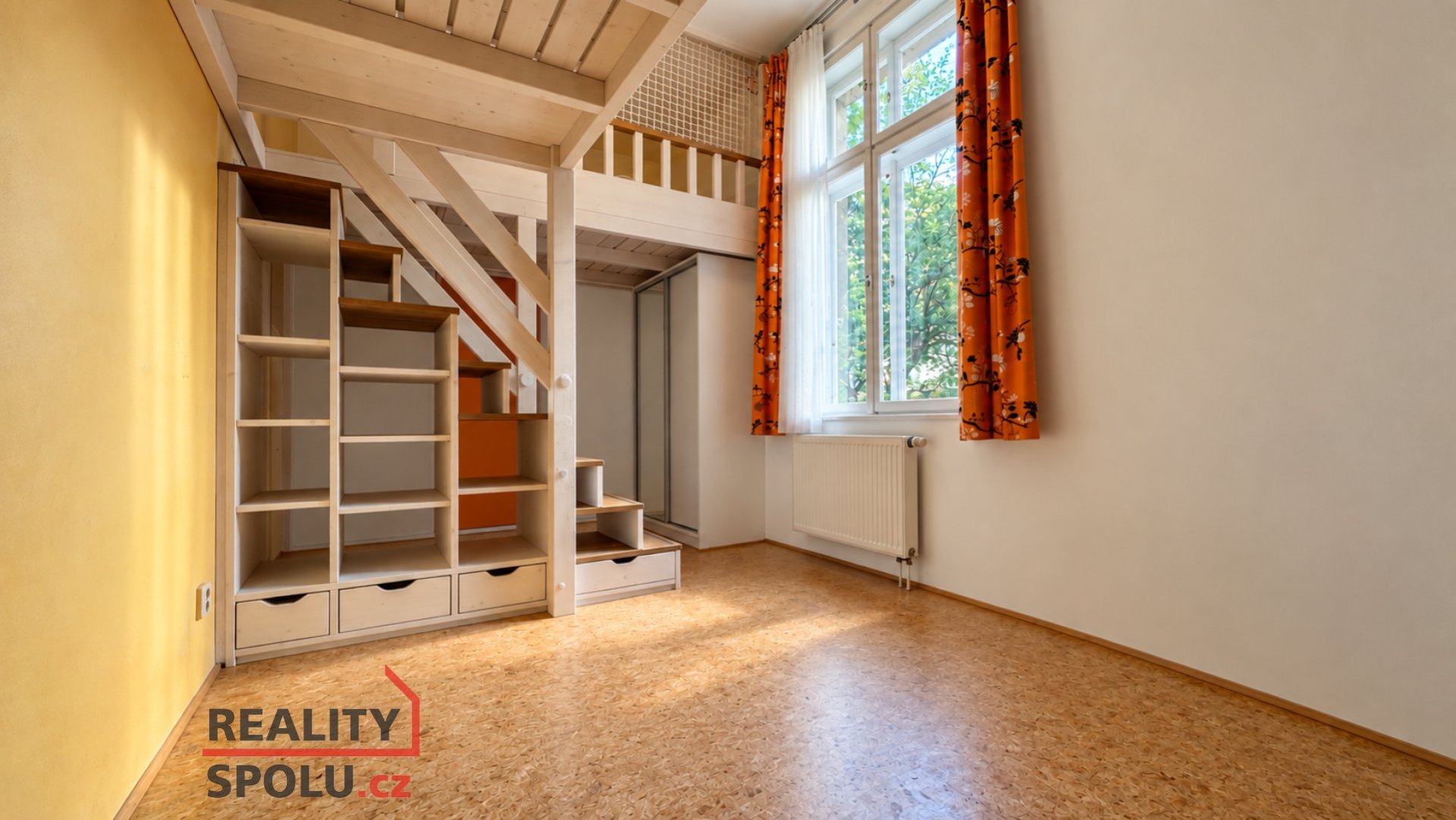 Pronájem rodinného bytu 2+1 (71 m2) s terasou 30 m², Praha 8 – Karlín, Vítkova