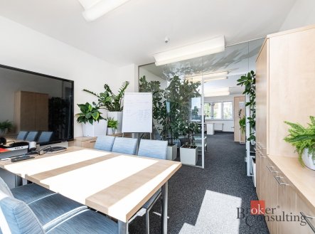 Pronájem komerčního objektu, administrativní budova, 95 m²