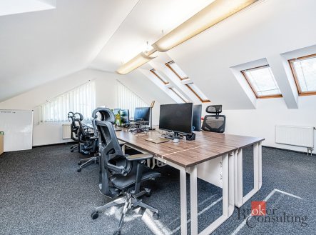 Pronájem komerčního objektu, administrativní budova, 95 m²