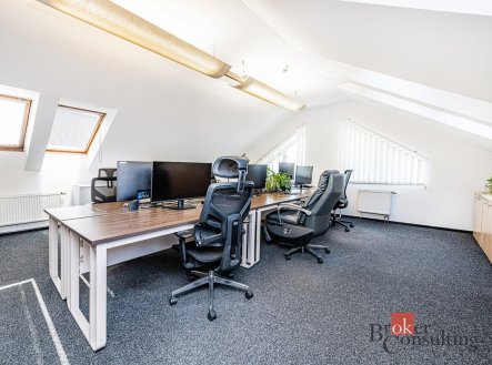 Pronájem komerčního objektu, administrativní budova, 95 m²