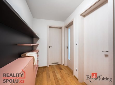Pronájem bytu, 1+kk, 56 m²