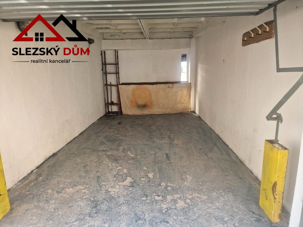 Tel.: 604 799 700 RK Slezský dům