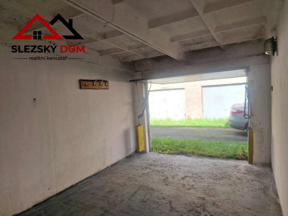 Tel.: 604 799 700 RK Slezský dům