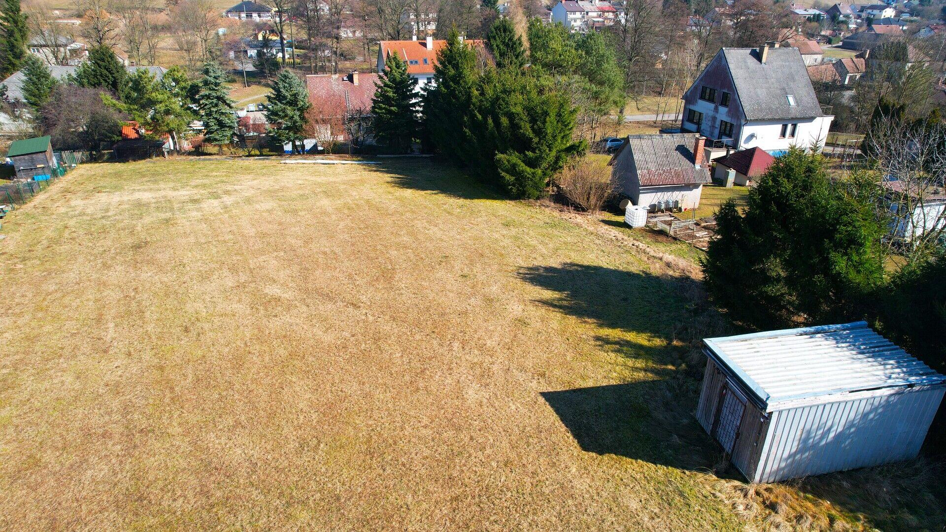 Výjimečný pozemek 3 435 m² v Rudolticích – prostor, soukromí a jistota investice