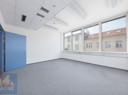 Pronájem kanceláře, 300 m²