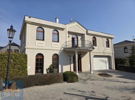 Pronájem domu/vily, 243 m²