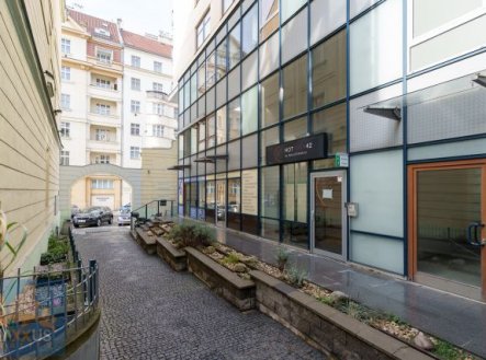 Pronájem obchodní prostory, 360 m²