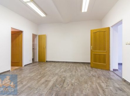 Pronájem kanceláře, 300 m²