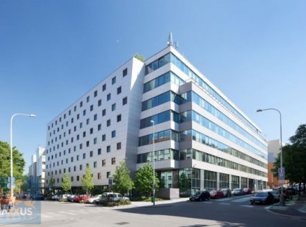Pronájem kanceláře, 2 139 m²