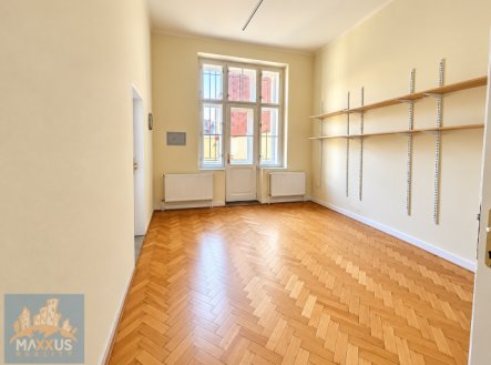 Pronájem kanceláře, 64 m²