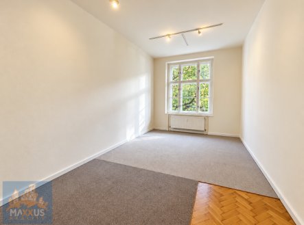 Pronájem kanceláře, 64 m²