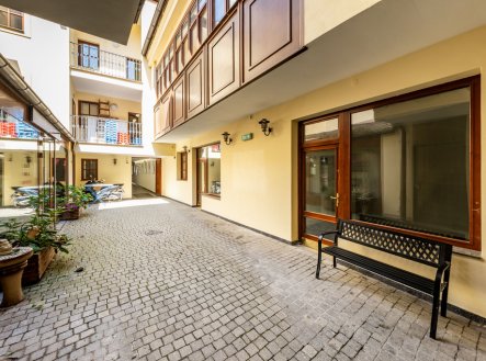 Pronájem obchodní prostory, 14 m²