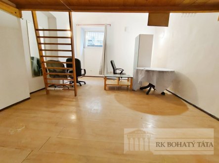 Pronájem kanceláře, 75 m²