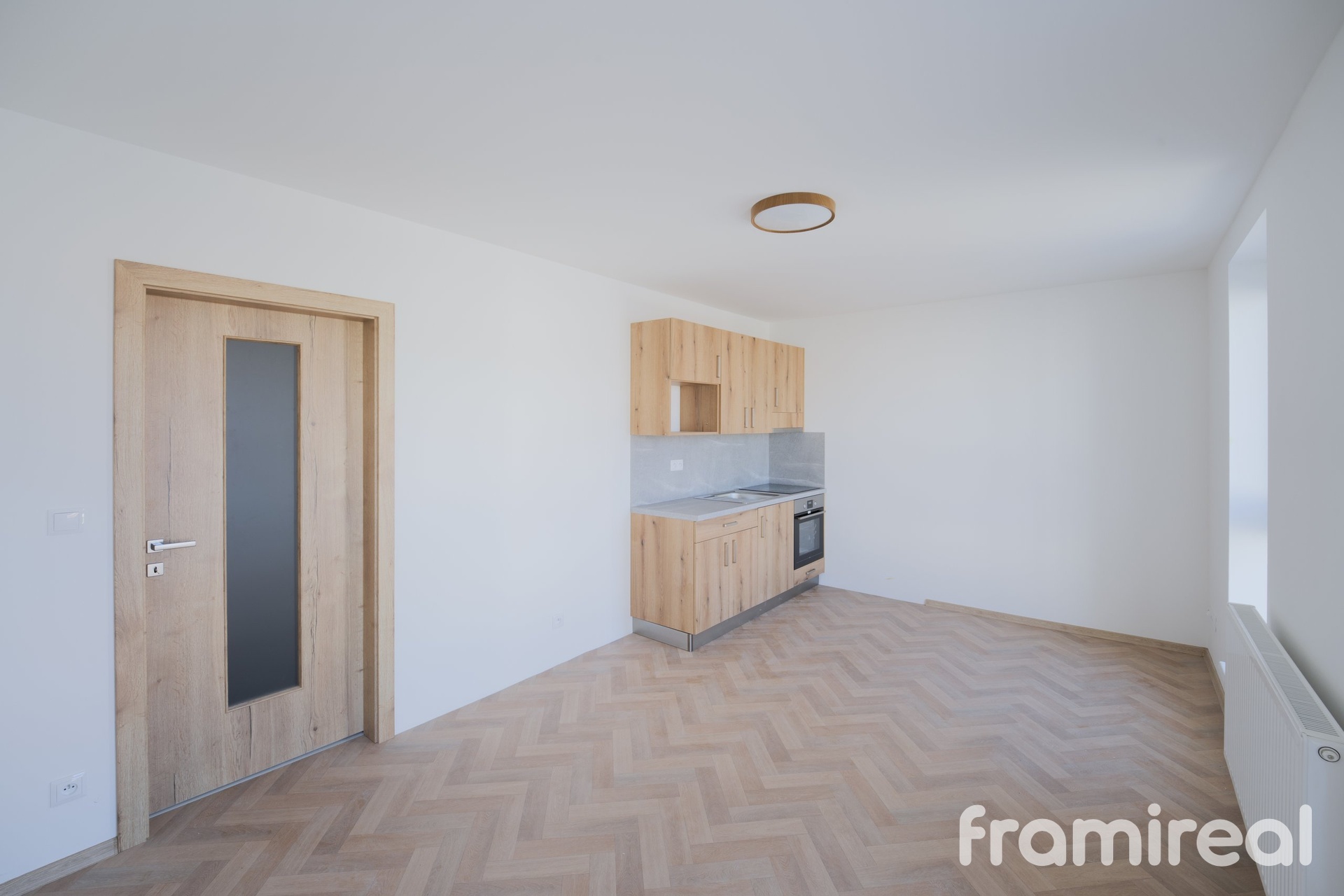 Pronájem bytu 1+kk, 26 m² – Veselí nad Moravou, náměstí Míru