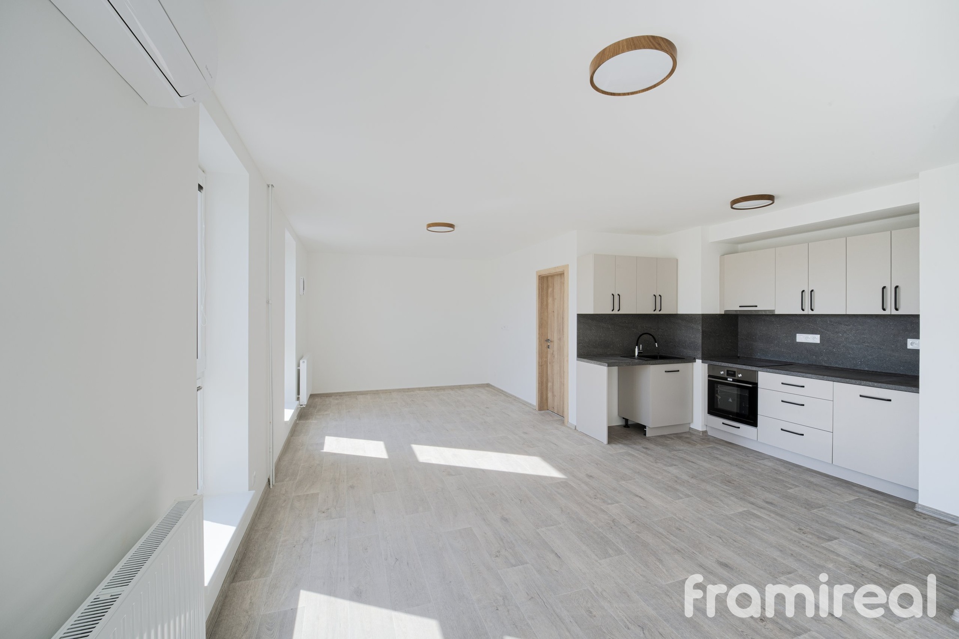 Pronájem bytu 2+kk, 61 m² – Veselí nad Moravou, náměstí Míru