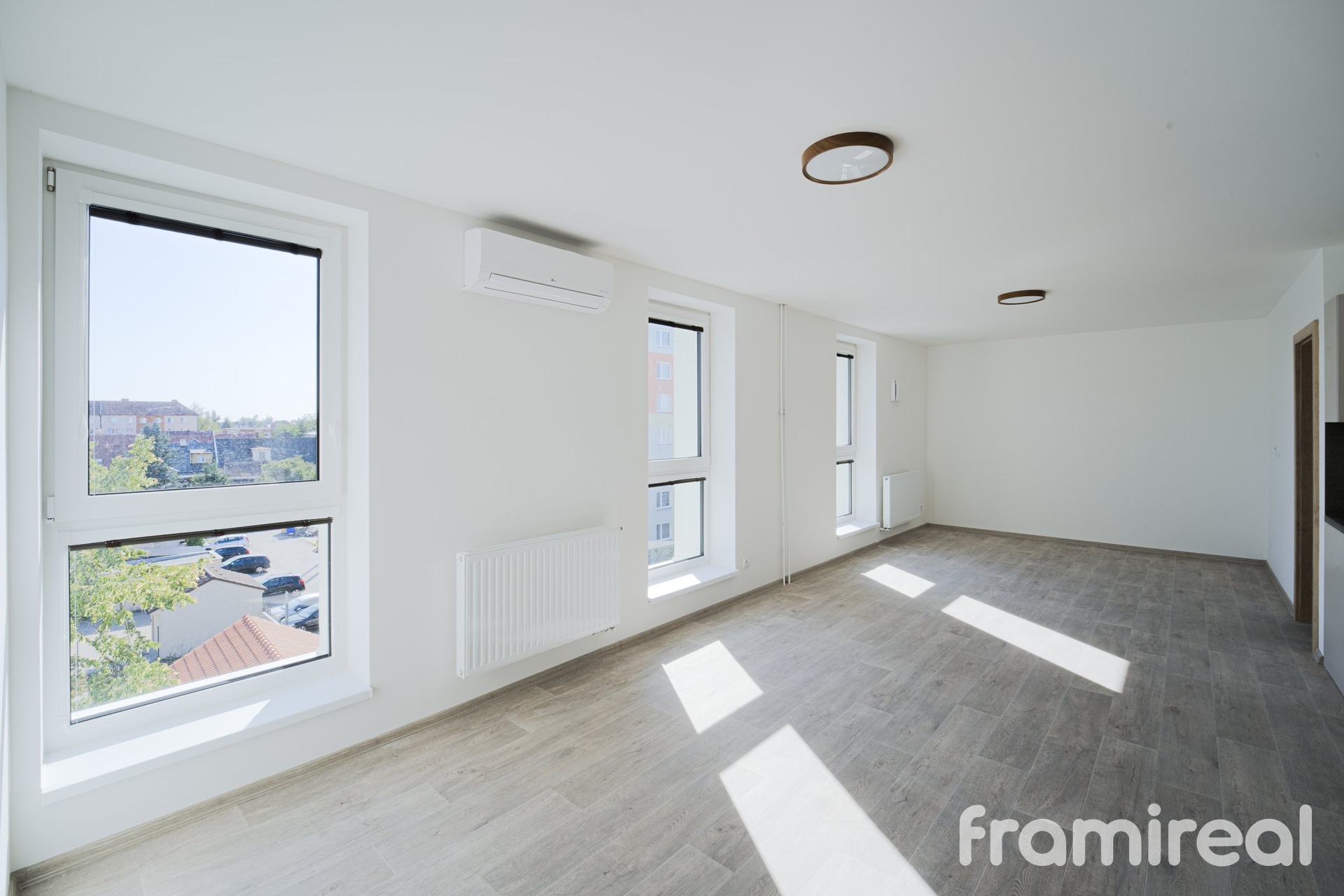 Pronájem bytu 2+kk, 61 m² – Veselí nad Moravou, náměstí Míru