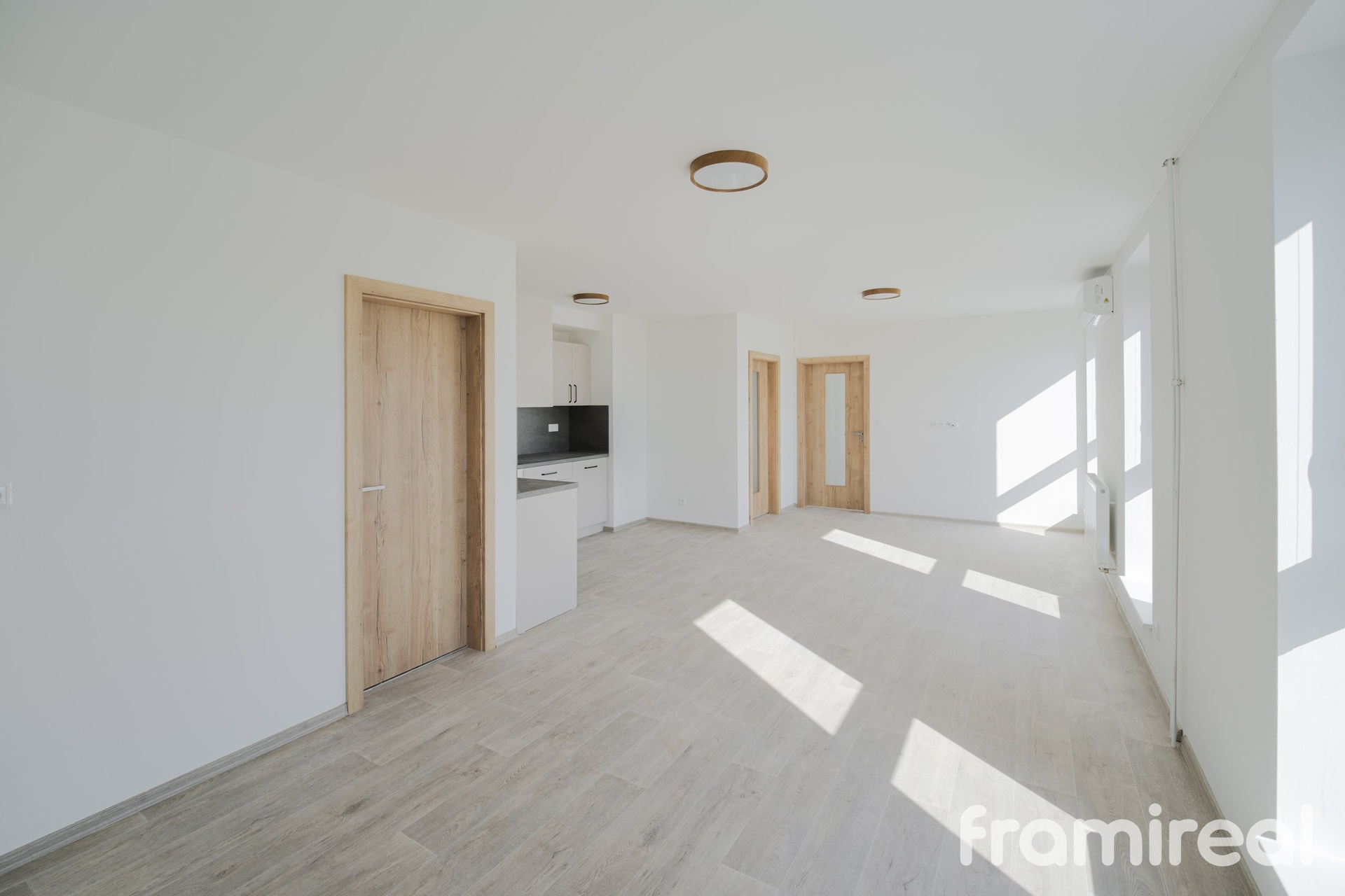 Pronájem bytu 2+kk, 61 m² – Veselí nad Moravou, náměstí Míru