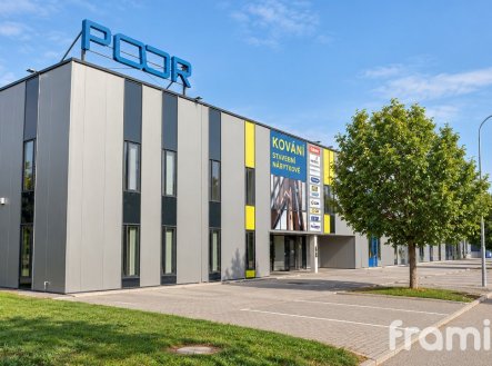 Pronájem kanceláře, 600 m²