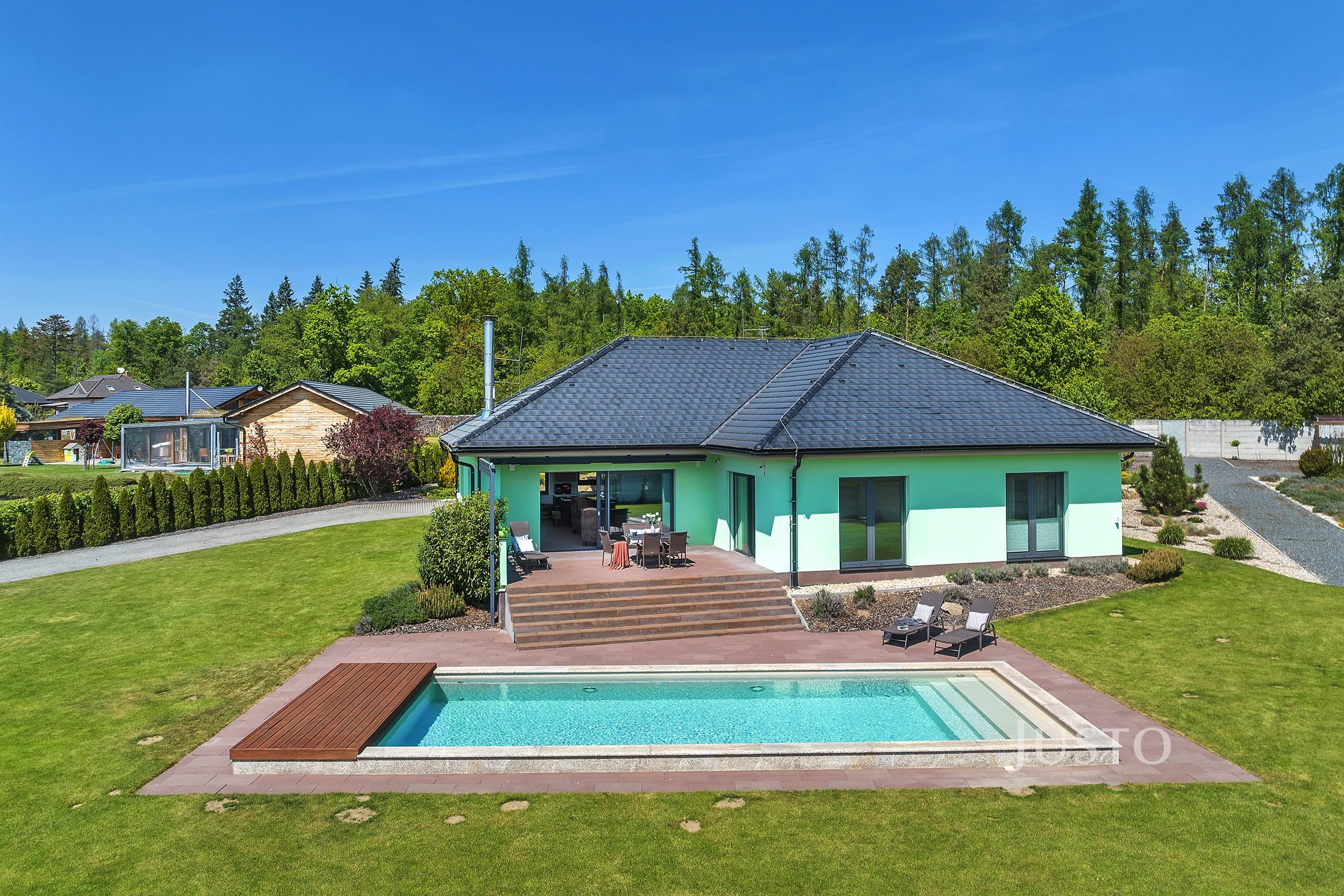 Prodej vily 188 m² s pozemkem 3413 m² + terasa 32 m²