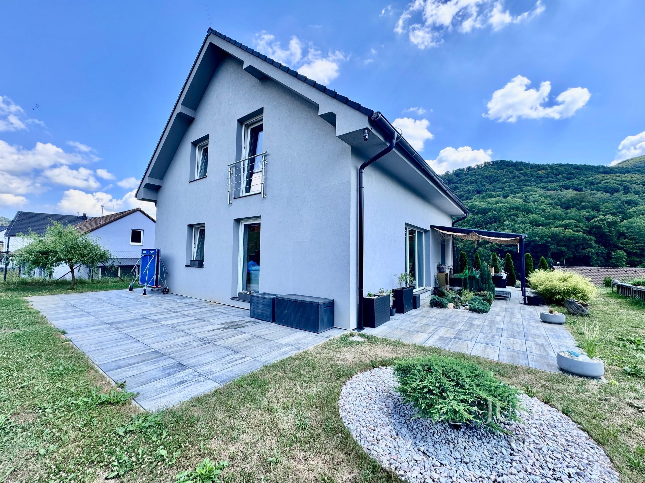 Prodej rodinného domu 148 m² s pozemkem 1008 m² + terasa