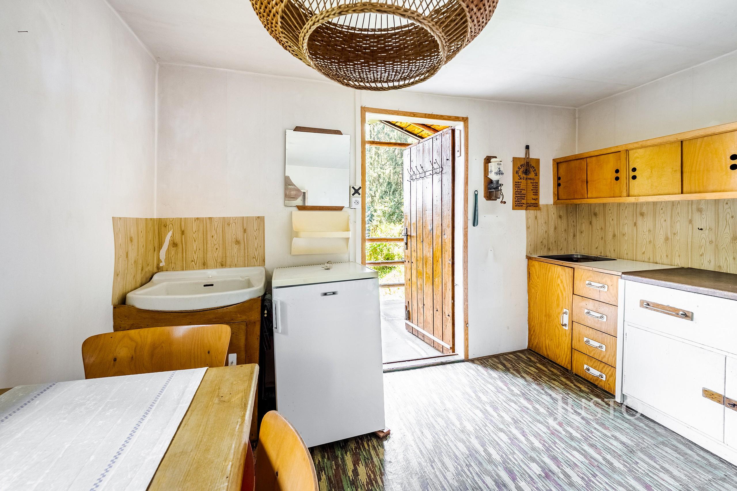 Prodej chaty 30 m² s pozemkem 326 m² + terasa 10 m²