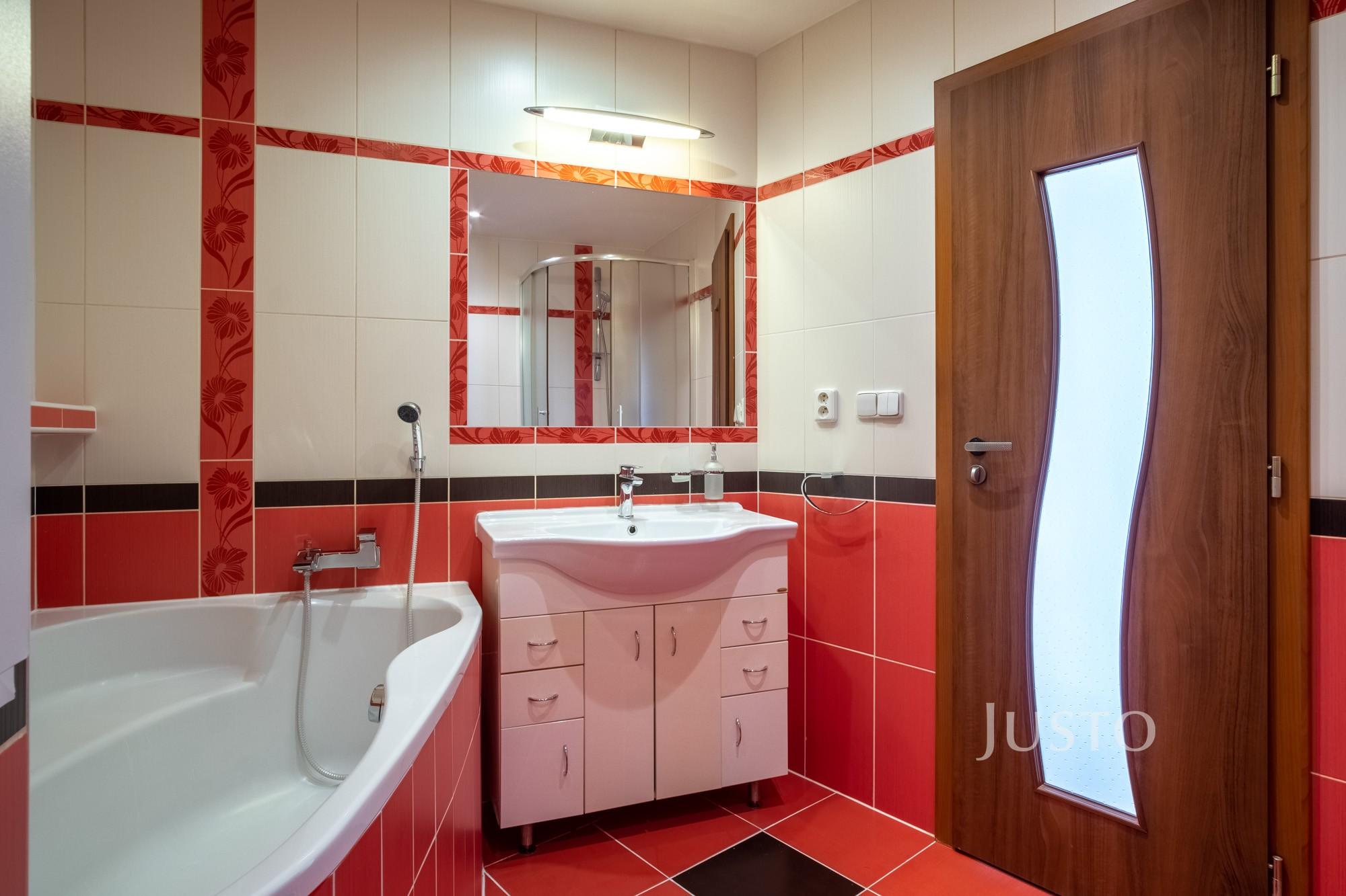 Pronájem 3+1 (+lodžie+komora), 74 m², V Zápolí, Praha 4 - Michle