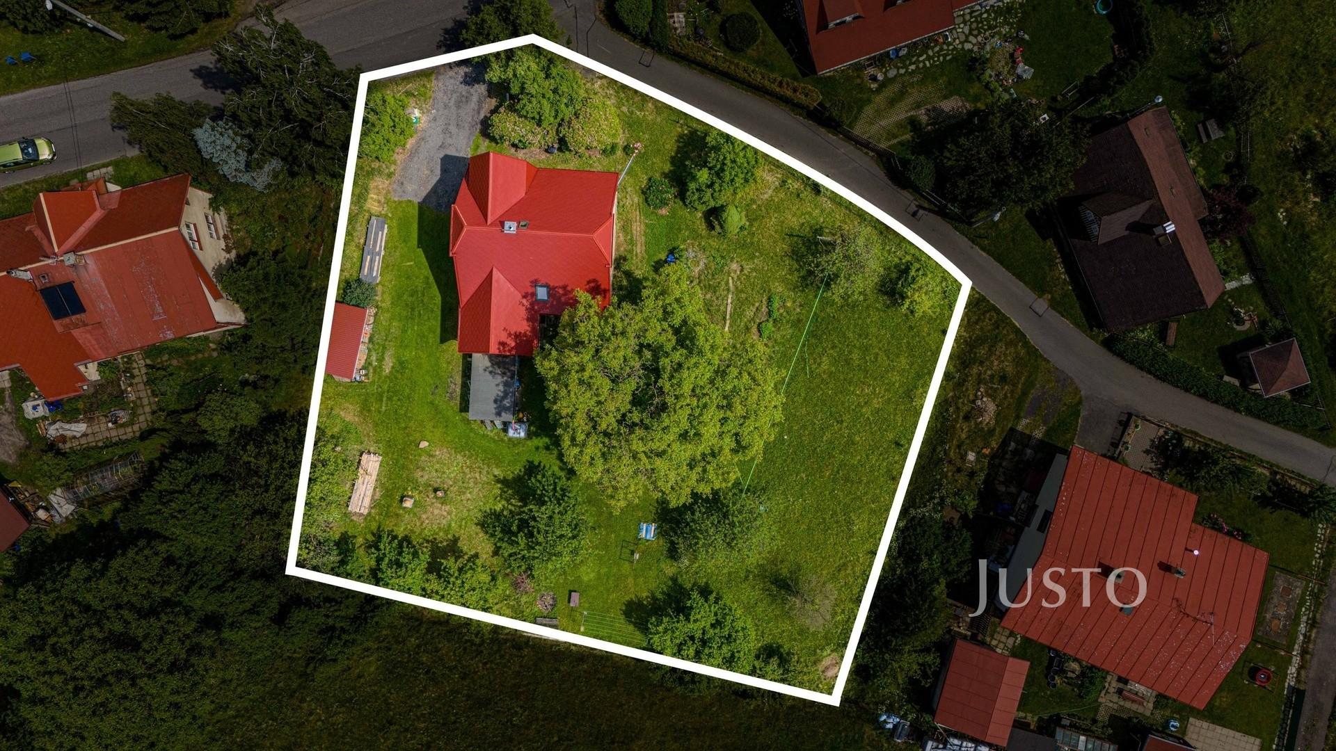 Prodej rodinného domu 180 m² s pozemkem 1 758 m²