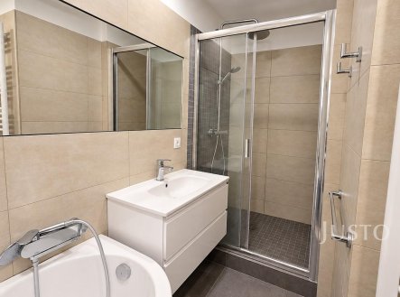 Pronájem bytu, 3+kk, 68 m²