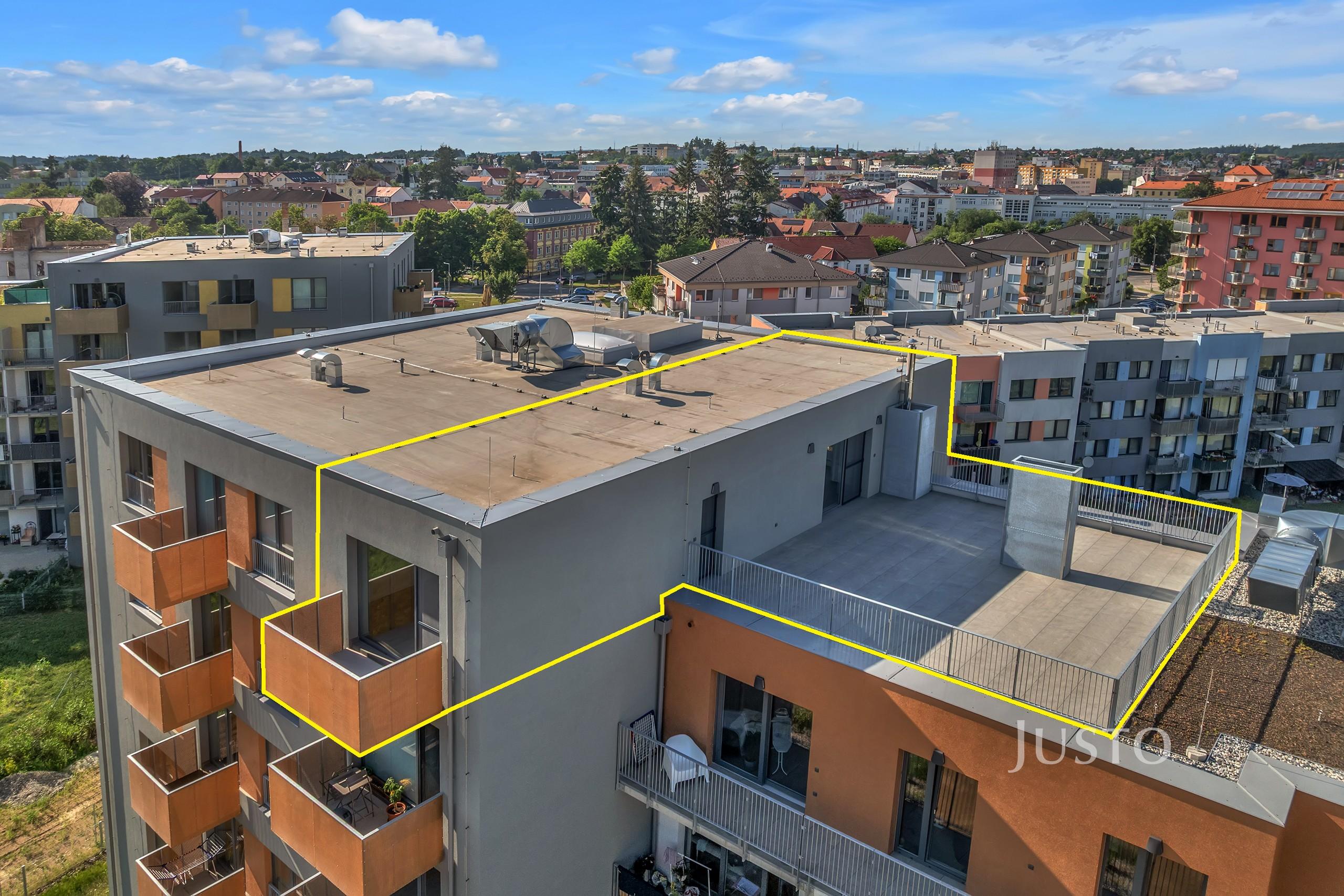 Pronájem 3+kk 80 m² + terasa 79 m² + balkón 4 m² + parkování