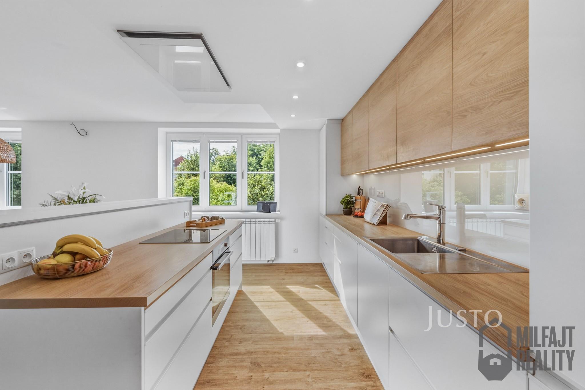 Prodej 6 a více 139 m² + parkování