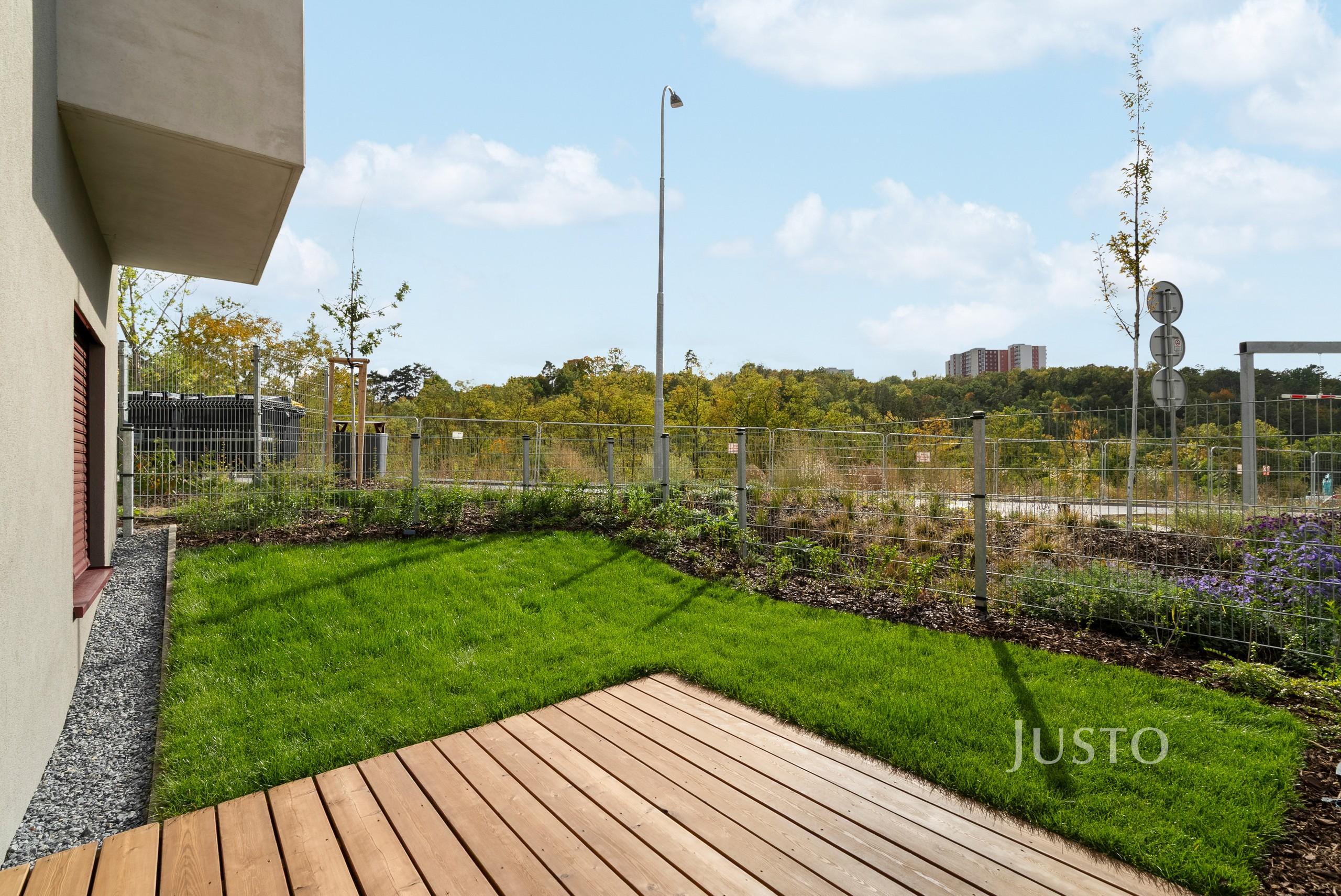 Pronájem 2+kk 47 m² + terasa 40 m² + parkování