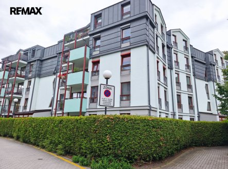 Pohled na bytový dům. | Pronájem bytu, 1+kk, 40 m²