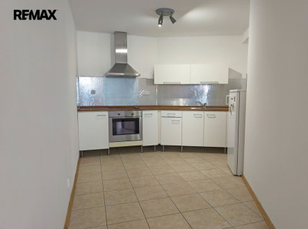 Kuchyňský a jídelní kout. | Pronájem bytu, 1+kk, 40 m²