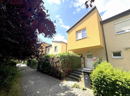 Pohled na dům z čelní části | Prodej - dům/vila, 86 m²