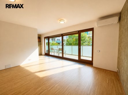 Pronájem bytu, 1+kk, 42 m²