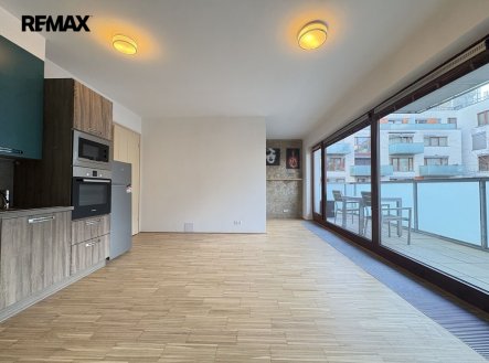 Pronájem bytu, 1+kk, 42 m²