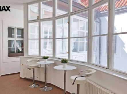 Pronájem kanceláře, 255 m²