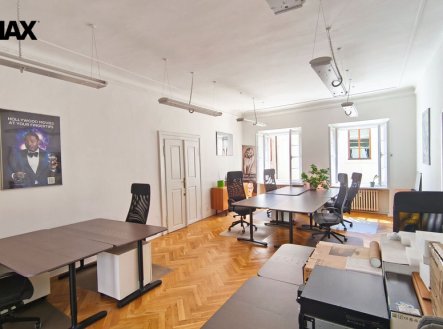 Pronájem kanceláře, 255 m²