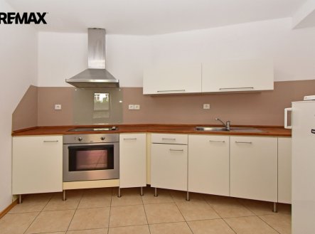 Pronájem bytu, 1+kk, 40 m²