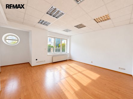 Pronájem kanceláře, 66 m²