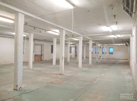 Pronájem skladu, 413 m²