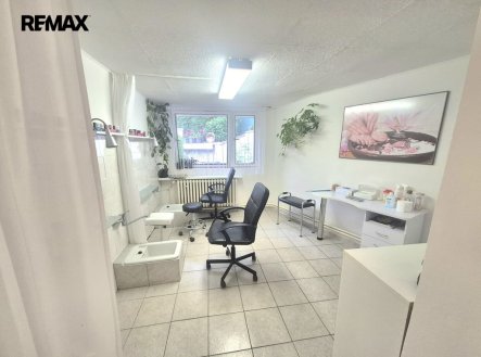 Pronájem obchodní prostory, 67 m²