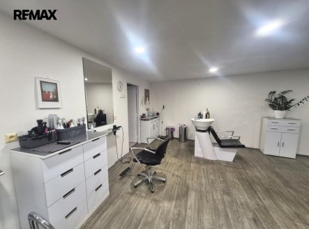 Pronájem obchodní prostory, 67 m²