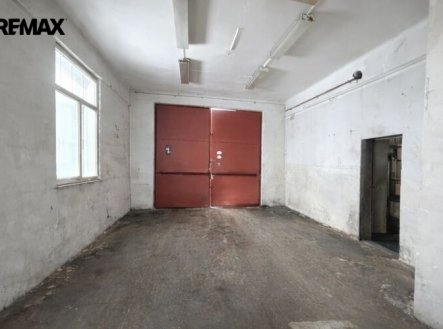 Pronájem obchodní prostory, 500 m²