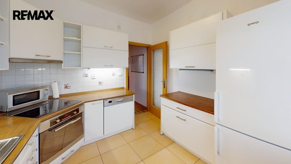 31-havirovska-424-praha-letnany-kitchen-1.jpg