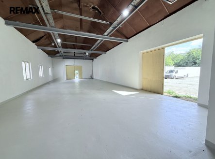 Pronájem skladu, 300 m²